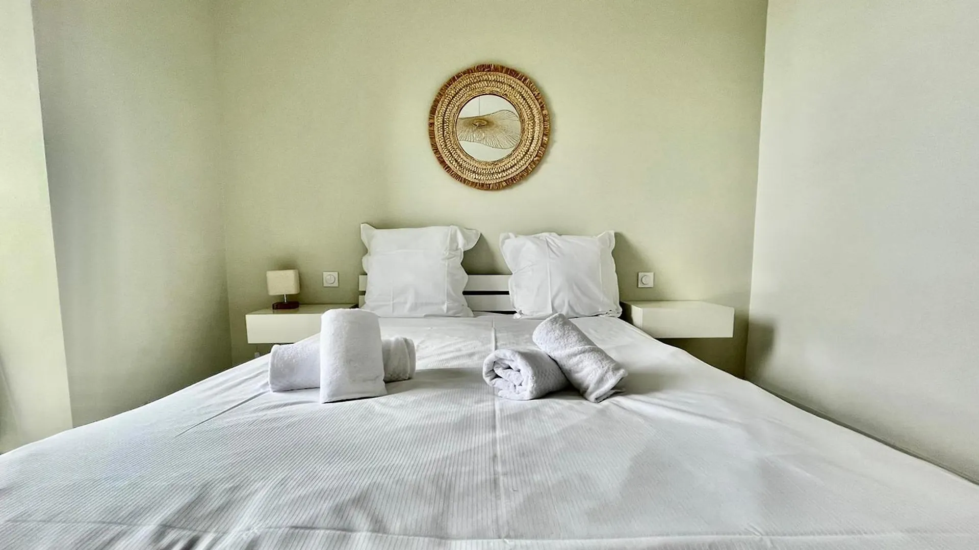 Magnifique Appartement 2 Chambres Avec Piscine Et Parking A Antibes - Fr-1-789-2 Apartamento