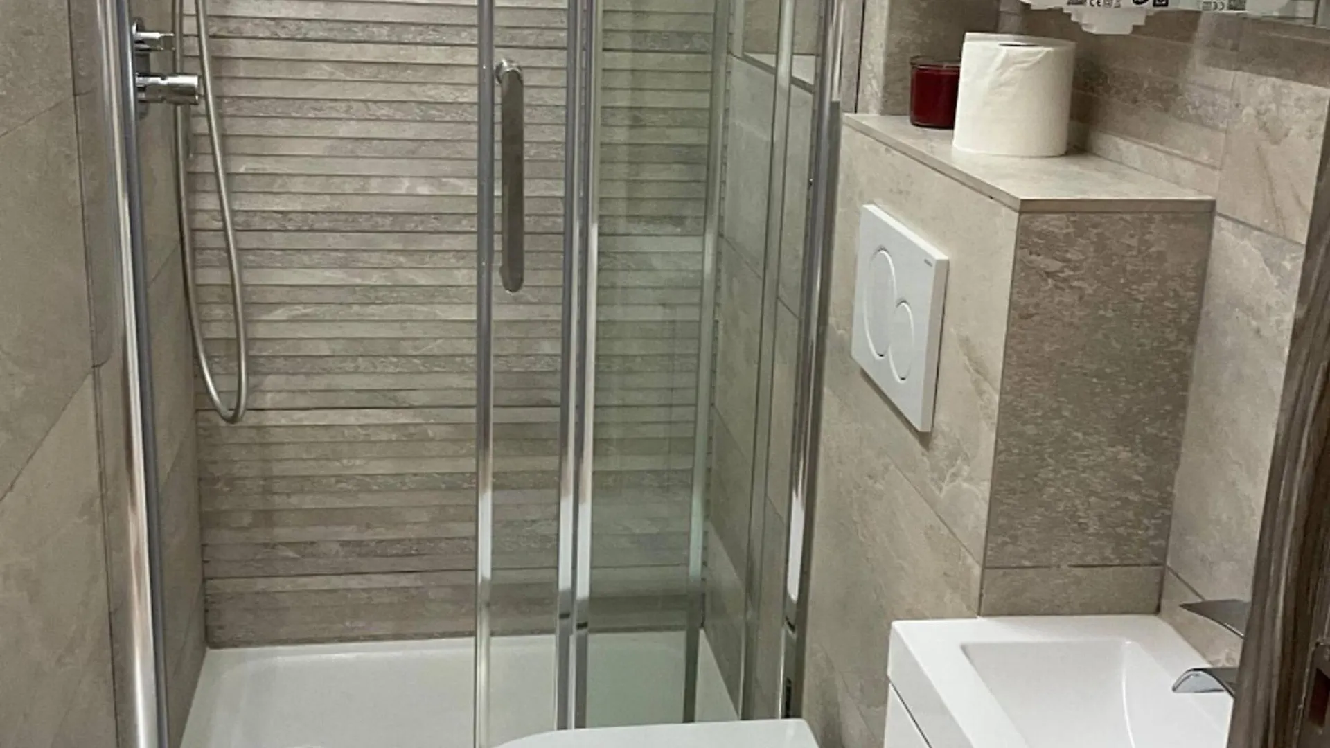 Magnifique Appartement 2 Chambres Avec Piscine Et Parking A Antibes - Fr-1-789-2 France