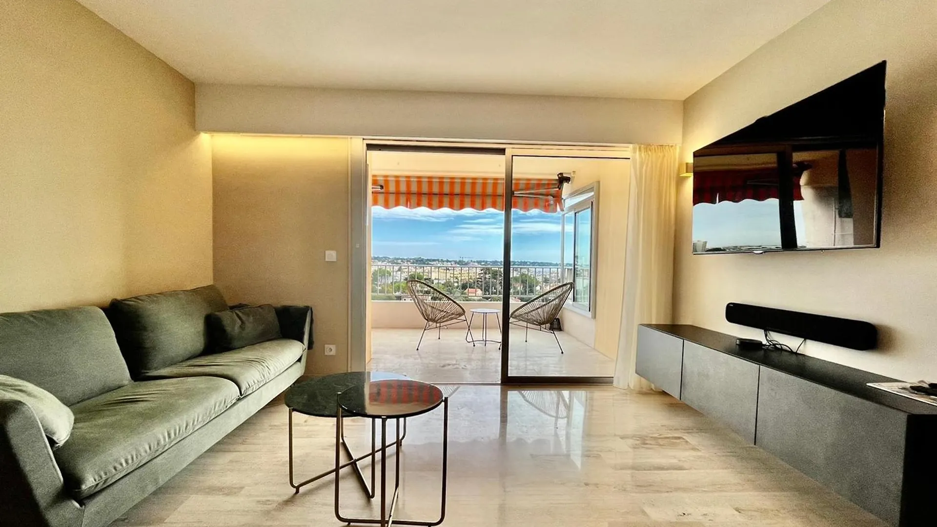 Apartment Magnifique Appartement 2 Chambres Avec Piscine Et Parking A Antibes - Fr-1-789-2
