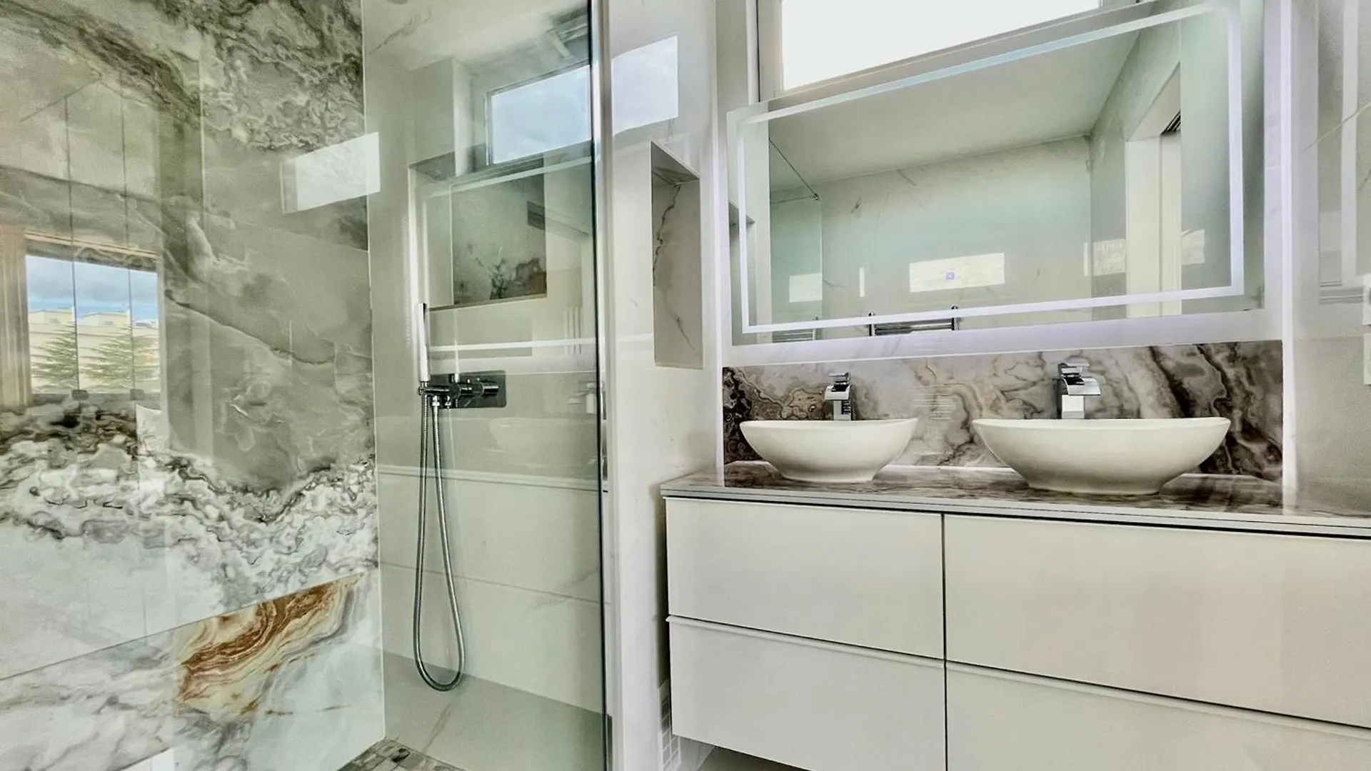 Apartment Magnifique Appartement 2 Chambres Avec Piscine Et Parking A Antibes - Fr-1-789-2